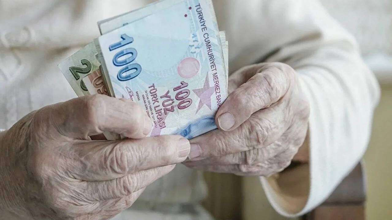 SSK ve BAĞ-KUR emeklileri dikkat: Emekli maaş zammı resmen belli oldu! İşte rakam 7